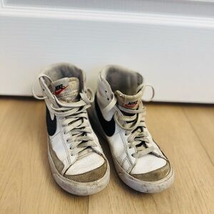 Kids Nike Blaze shoes white Youth size 4